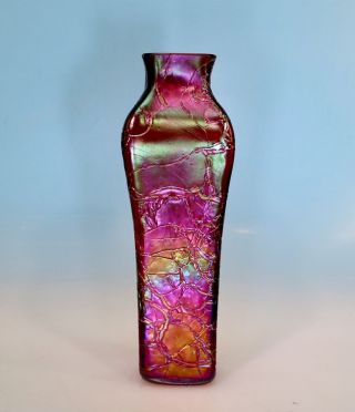 Lötz,  Jugendstil Vase,  Vierkant Form,  Dekor „raspberry Mimosa“ Loetz Bild