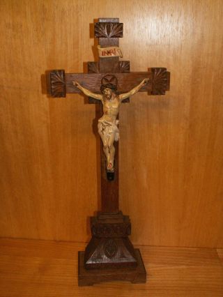 Altes Jugendstil - Kreuz,  Standkreuz Mit Bemaltem Jesus Aus Metall Ca.  1905 Bild