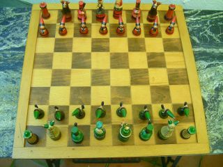 Schachspiel Aus Rußland ? Mit Ausgefallenen Figuren ; Massivholz,  Handbemalt Bild