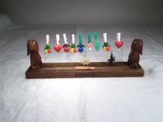 50er Jahre Glasmarkierer Anhänger Glas 2 X Hund Holzständer 18x6x3,  5 Cm 64 Gr Bild