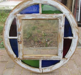 Altes Rundes Fenster Kiefer Giebelfenster Mit Bunten Glas Restauriert Bild