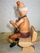 Raeuchermaennchen Opa Auf Der Bank Mit Gittare Holzfigur Objekte nach 1945 Bild 2
