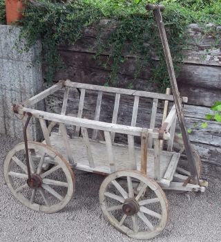 Antiker Alter Handwagen - Holzhandwagen - Leiterwagen Bild