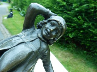 Bronze Skulptur Schulmädchen Figur Art Deco Von Chiparus Signiert Mädchen Kind Bild