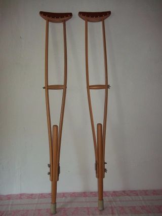 2 Alte Holzkrücken - Gehhilfen - Hartholz 120cm - Verstellbare Höhe Bild
