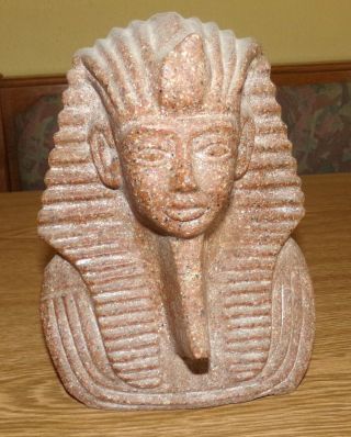 Tutenchamun,  Altägyptischer König Der 18.  Dynastie,  Büste Aus Granit Bild