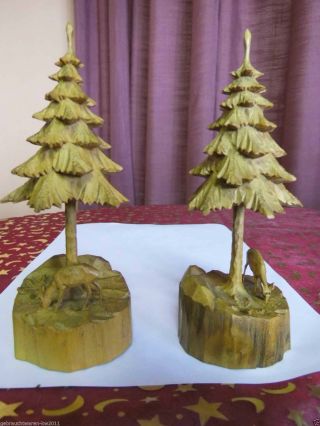 Zwei Von Hand Geschnitzte Weihnachtliche Dioramen Reh Mit Tannenbaum Ddr Um 1965 Bild