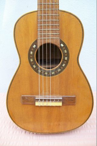 ältere Gitarre (quintgitarre,  Made In Spain) Bild