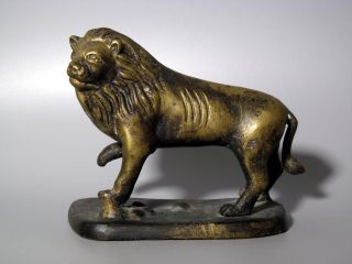 Löwe Auf Sockel Mit Erhobener Tatze Bronze Figur Skulptur Lion Bronzefigur Katze Bild