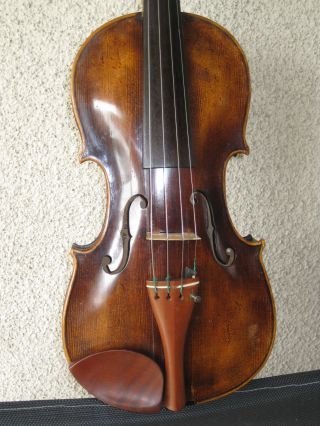 Alte Stainer Violine Brandmarke Und Inschrift. Bild
