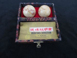B73) Marmorkugeln Iron Ball Direction Made In China Holzschatulle Stoffbespannt Bild