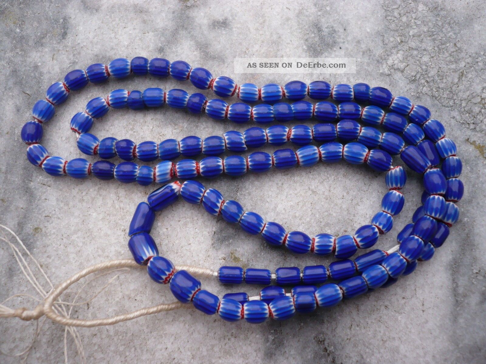 Strang Venetian Trade Beads,  Sehr Kleine Venezianische Handelsperlen Chevron Entstehungszeit nach 1945 Bild