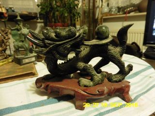 Chinesische Drachen Figur Stein Auf Holz Podest Asiatika Drache Skulptur China Bild