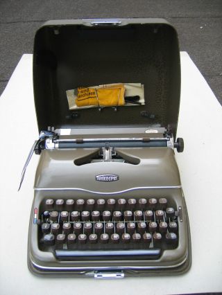 Triumph Perfekt Schreibmaschine Mit Koffer Antik 50er Jahre Topzustand Bild