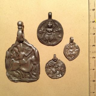4 Antique Silver Pendants,  India,  Goddess - Vier Antike Indische Silberanhänger Bild