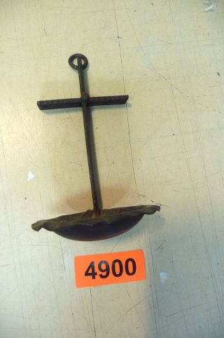 Nr.  4900.  Altes Weihwasserbecken Metall Weihwasserkessel Bild