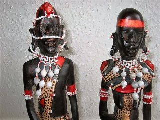 Schöner Afrikanisches Massai Krieger Mit Frau - Holzfiguren Bild