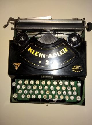 Antike Schreibmaschine Klein - Adler 2 Mit Film Und Orginal Koffer Bild