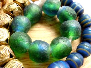 Neue Afrikanische Krobo - Perlen In Smaragd - Grün M.  Blau - Ca.  13 - 14mm - 8stk.  - Bild