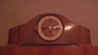 Uhr,  Mit Holzrahmen,  Zifferblattdurchmesser Von 17 Cm Bild