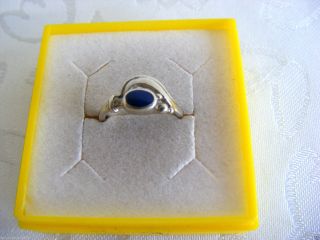 Hübscher älterer Kinder - Ring Mit Royalblauem Stein,  Silber925,  Gr.  44 Bild
