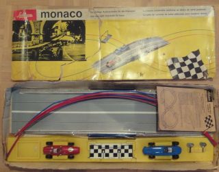 Schuco Monaco,  Sehr Seltene Rennbahn Mit Autos Mit Uhrwerkmotoren Bild