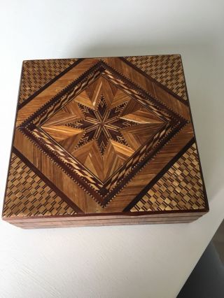 Schöne Kiste Aus Holz Bild