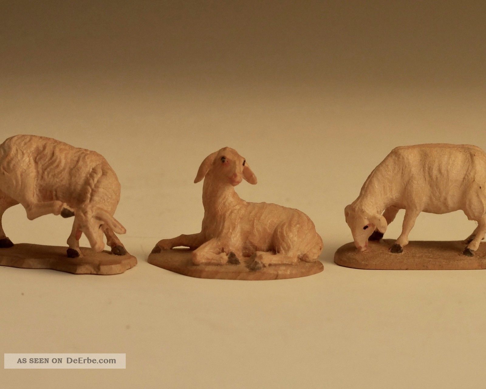 Krippenfiguren - Schafe - äsend,  Liegend Und Kratzend Holzarbeiten Bild