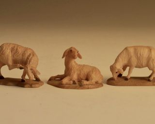 Krippenfiguren - Schafe - äsend,  Liegend Und Kratzend Bild