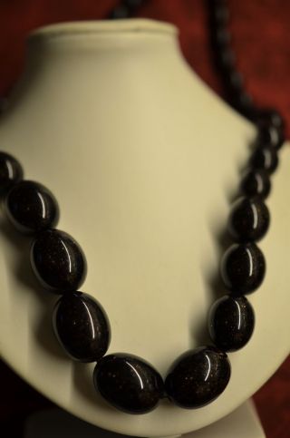 Schöne Alte Halskette In Olivenform Bild