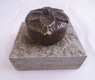 Grabschmuck Weihwasser Schale Spender Wohl Bronze Auf Granit Sockel Bild