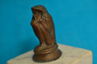 Alte Antike Bronzefigur Sitzender Geistlicher Mythosfigur 1900/1910 Bild