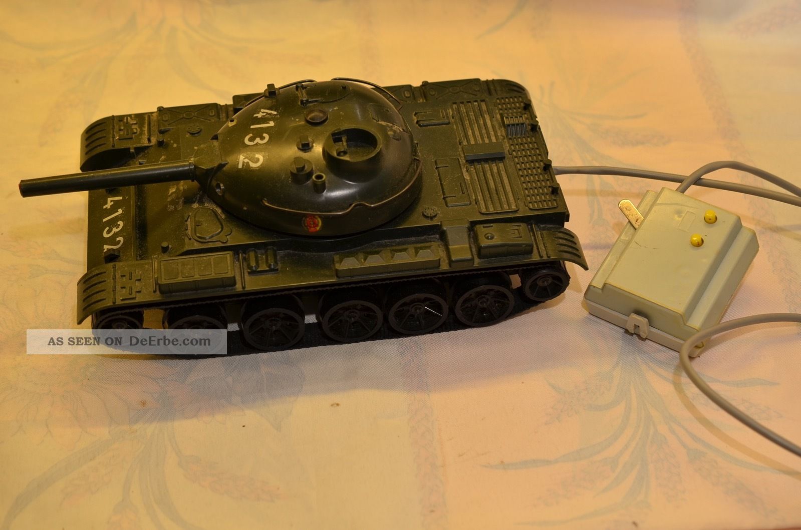 Alter Ddr Piko Mechanik Ferngelenkter Panzer T62 1:25 Spielzeug Antikspielzeug Bild