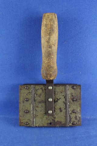 Antike Striegel Metallstriegel Mit Holzgriff 7 - Reihig Bild