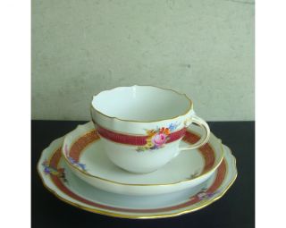 3 - Teiliges Kaffeegedeck,  Meissner Porzellan,  Mit Goldrand,  Borte Und Blumendekor Bild