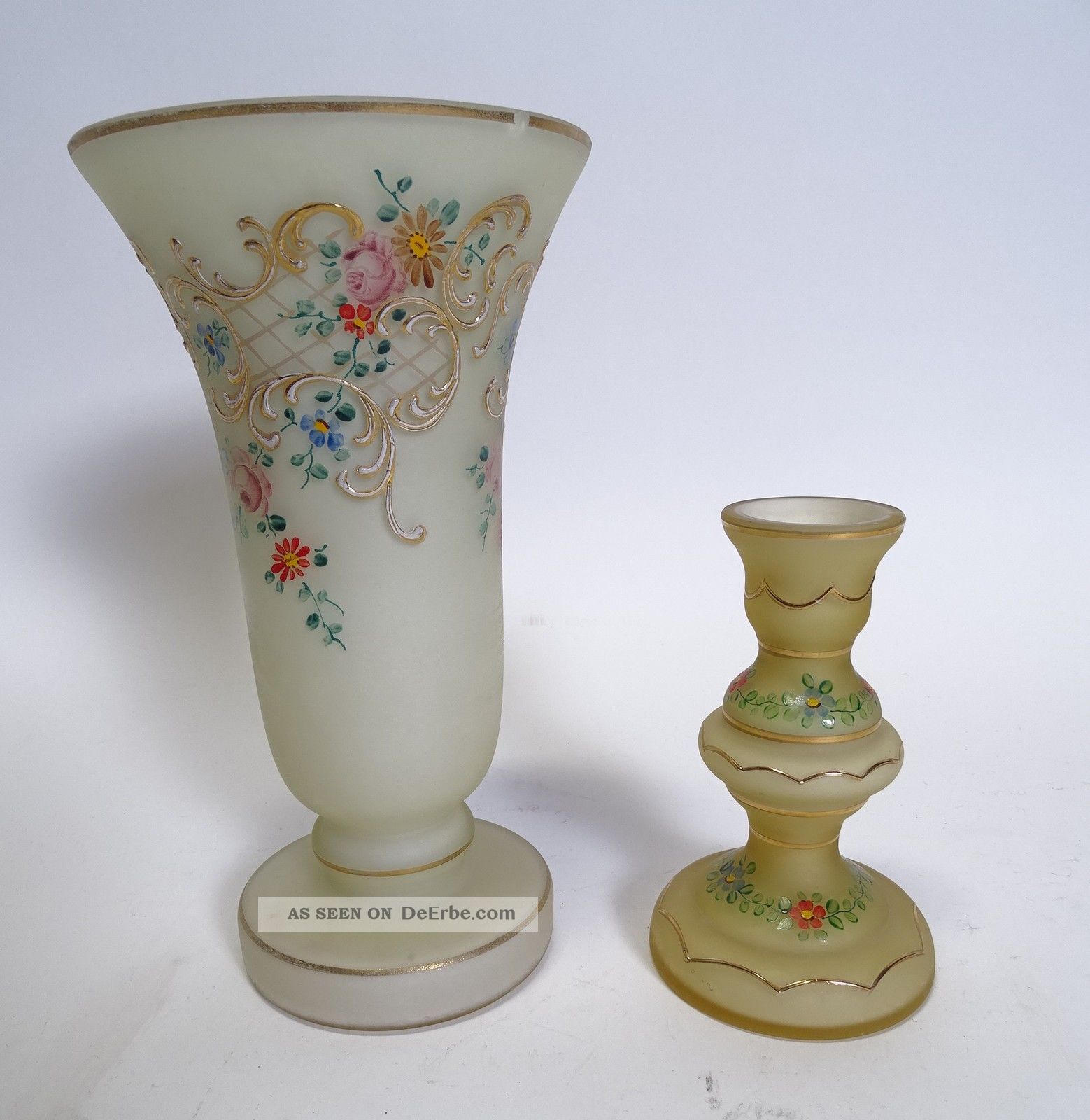 Ältere Glas Vase Und Kerzenhalter Mit Blumendekor Und Goldrand Verziert Dekorglas Bild