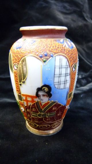 Chinesisches Porzellan - Kleine Vase - Handbemalt - Ca.  60er/70er Jahre Bild