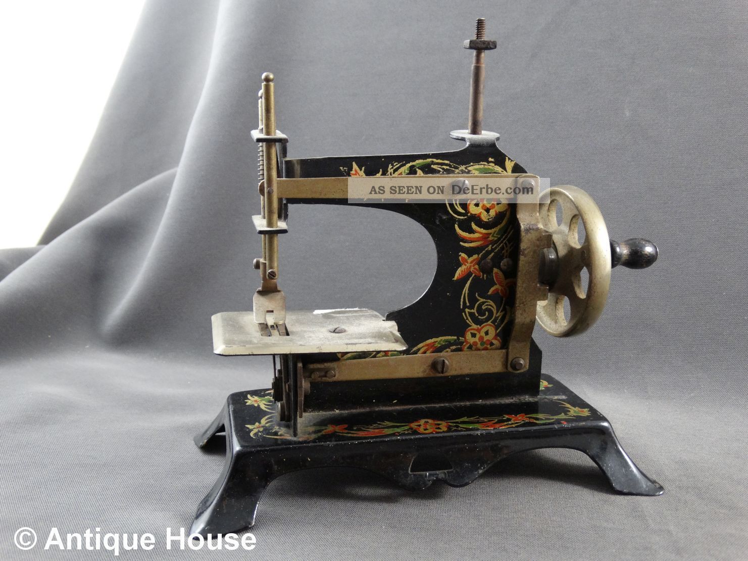 Alte Kindernähmaschine Metall Adler Made In Germany Original, gefertigt vor 1945 Bild
