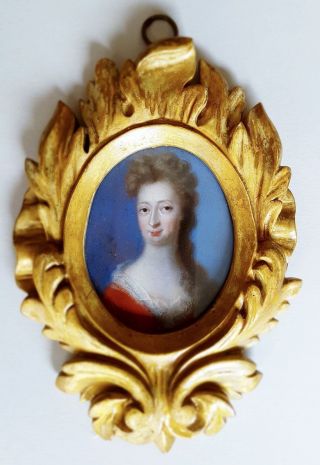 Barocke Miniatur Porträt Darstellung Einer Höfischen Dame In Rotem Kleid Um 1700 Bild
