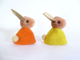 Paar Steiff Hasen Eierwärmer Alter Silberknopf Im Ohr Gelb Und Orange Bild