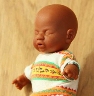 Antike Baby - Puppe - Negerbaby Nr 713 - 18 Cm - Mit Kleidung - Schildkröt? Look Bild