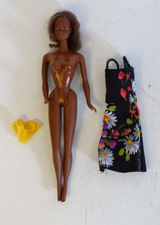 60er Jahre Barbie Puppe Rarität Mit Blumenkleid Und Gelbem Höschen Mattel 1966 Bild